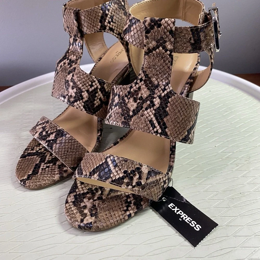 Express‎ Women's Brown Ankle Strap Block Heel Faux Snake Skin Sandals Sz.7 NWT